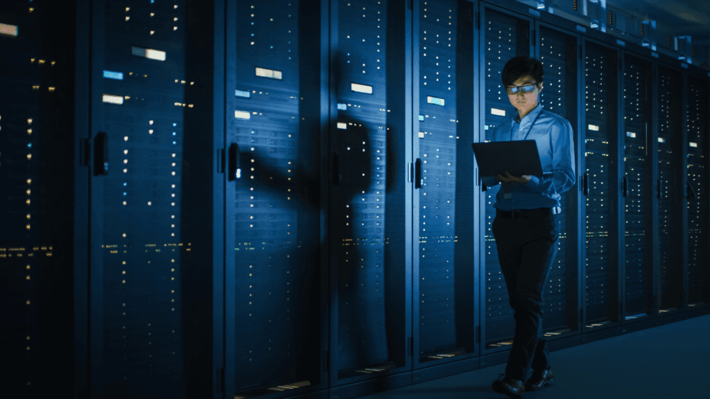 NIS2 bringt neue Anforderungen an die Cybersicherheit. Erfahre, was Unternehmen jetzt tun müssen, um gesetzeskonform und sicher zu bleiben.
